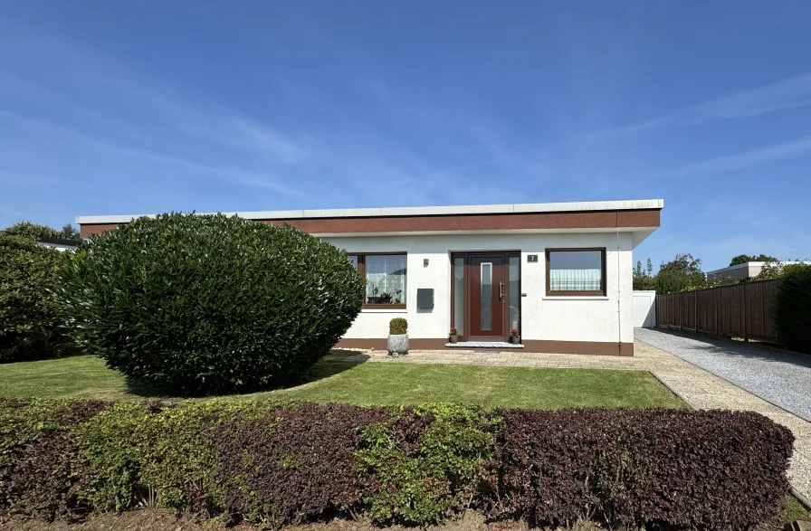 Frontansicht - Haus kaufen in Ennepetal - Stilvoller Bungalow mit Einliegerwohnung in ruhiger Lage