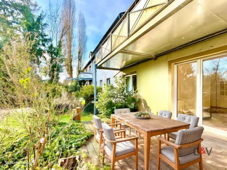 Visualisierung Terrasse mit Gartenzugang - Wohnung kaufen in Bochum - Barrierearmer Wohntraum mit eigenem Garten und Garage in Bochum Ehrenfeld