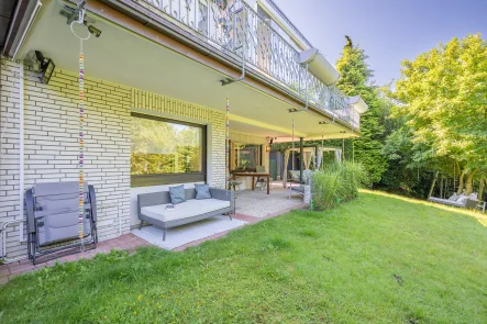 Terrasse Gartengeschoss - Haus kaufen in Bochum - Uneinsehbarer und luxuriös ausgestatteter Doppelstockbungalow in Waldrandlage von Linden