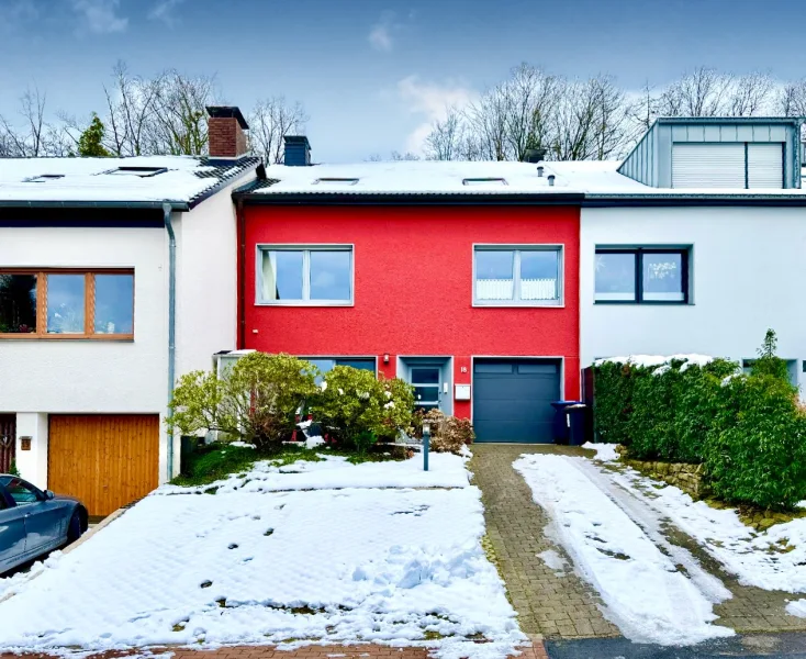 Frontansicht - Haus kaufen in Sprockhövel - Ihr Rückzugsort im Grünen – Charmantes Reihenmittelhaus in Sprockhövel Niederstüter