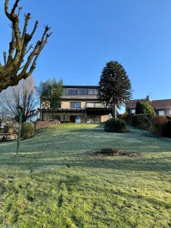 Rückansicht - Haus kaufen in Bochum - Zweifamilienhaus  in Bochum-Linden mit unverbaubarem Blick ins Ruhrtal