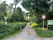 Angrenzender Wanderweg im Naturschutzgebiet