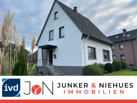 www.junkerundniehues.de - Haus kaufen in Oerlinghausen - Idyllisches Einfamilienhaus mit großem Grundstück in Oerlinghausen-Währentrup