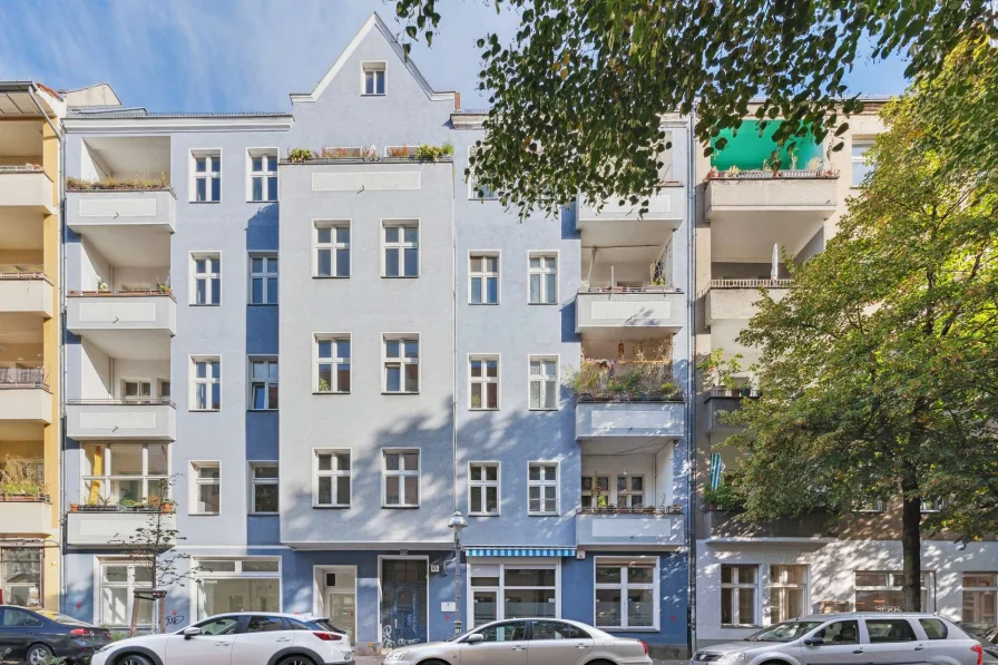  - Wohnung kaufen in Berlin - Dein grüner Rückzugsort: Helle 2-Zimmer-Wohnung mit Balkon im 3. OG und Blick in den Innenhof