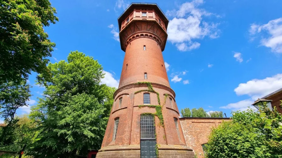Der mächtige Wasserturm Bild 1 - Haus kaufen in Wolfenbüttel - Die imposanteste Immobilie in Wolfenbüttel für 850.000 €