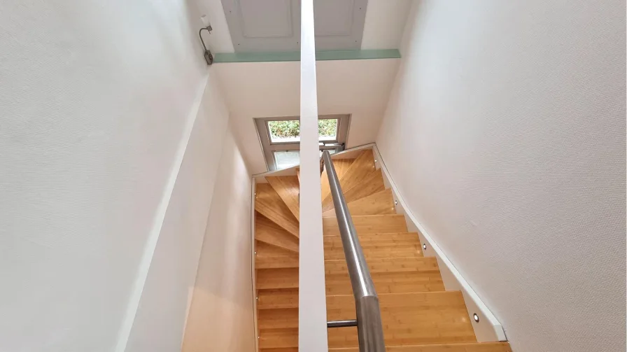 Die Treppe - Wohnung kaufen in Braunschweig - Eine lichtdurchflutete Wohnung im Magniviertel