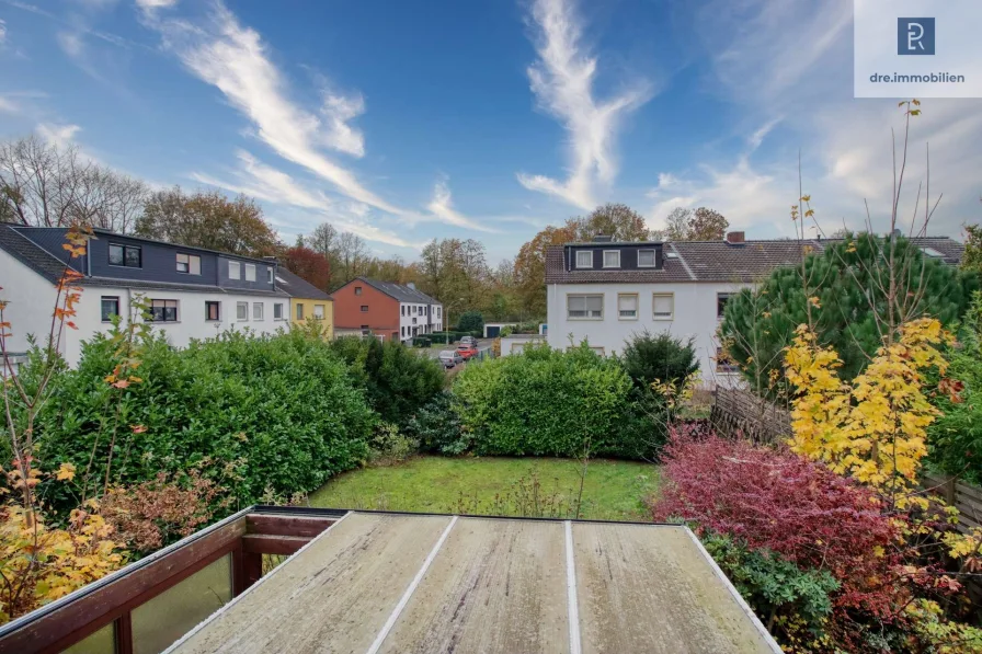 Blick vom Balkon in den Garten