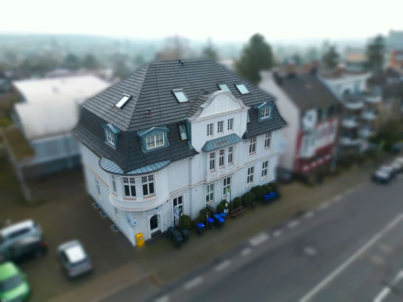 Außenansicht - Büro/Praxis kaufen in Bergisch Gladbach - Gewerbe zum Kauf in Bensberg: Wunderschöne Praxis-/Büroräume in saniertem Altbau mit Stellplätzen