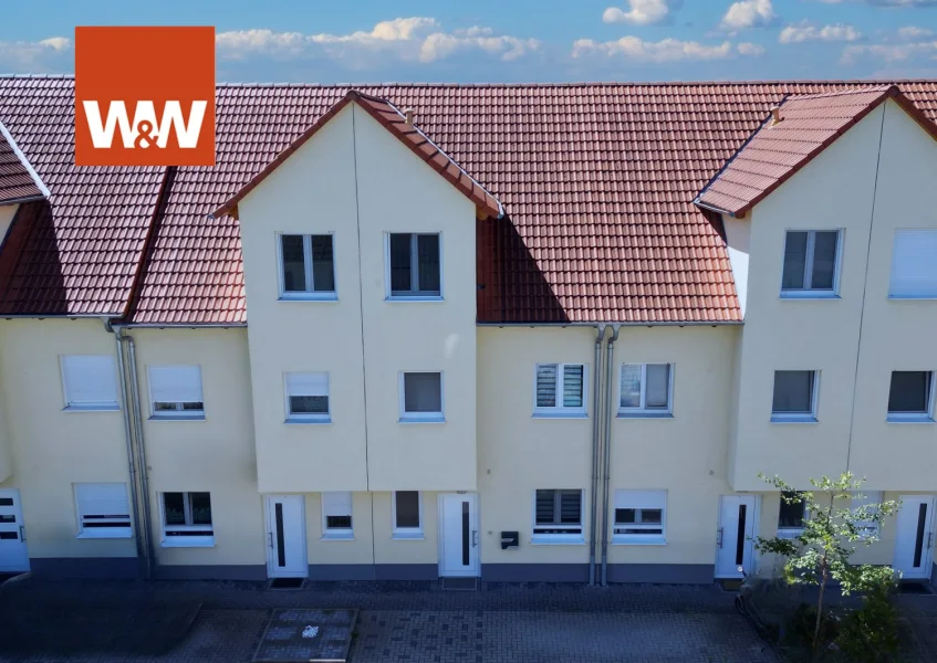 Hausfront - Haus kaufen in Rüsselsheim - Reihenmittelhaus der besonderen Art