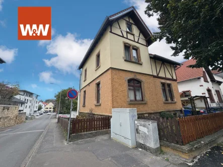 Ansicht - Haus kaufen in Alzey - +++ALZEY ZENTRUM: 1-2 FAMILIENHAUS MIT GARTEN, 5 GARAGEN UND BLICK ZUM SCHLOSS+++