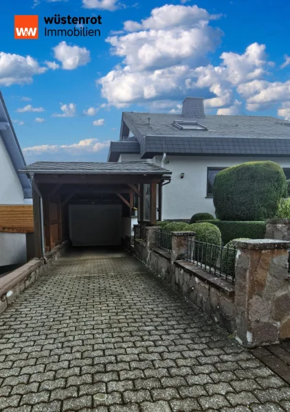 Carport und Garage