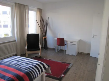 Zimmer_1 - Wohnung mieten in Saarbrücken - *Wohlfühl- WG- Zimmer in ruhiger, zentrumsnaher Lage in Saarbrücken*