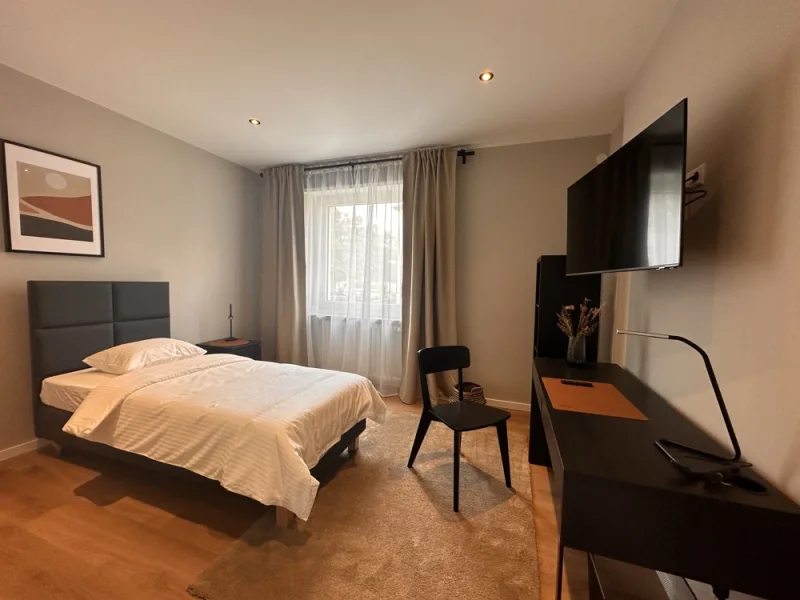 Schlafzimmer  - Möbliertes Wohnen/auf Zeit mieten in Saarbrücken - Modernes WG Zimmer in Sankt Johann