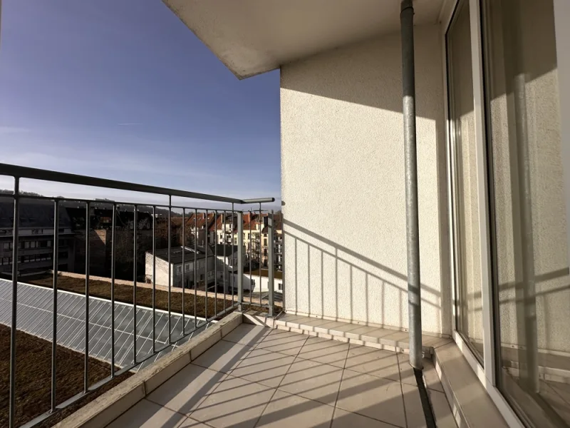 Balkon mit Blick über die Dächer 