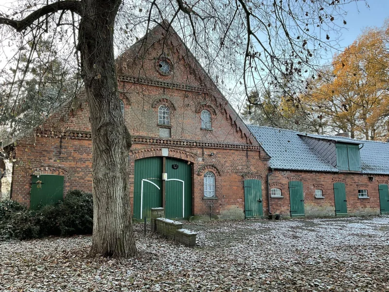 Giebelseite und Eingang zur zweiten Wohnung - Haus kaufen in Ottersberg - Der "Blohme-Hof" - Leben und Wohnen in Naturlage!