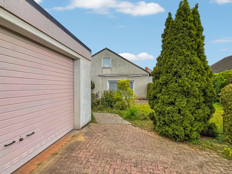 Garage und Terrasse