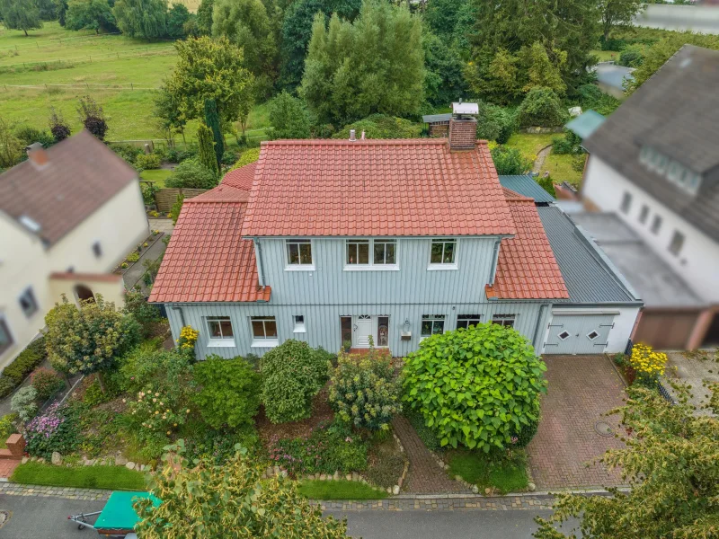 Straßenansicht - Haus kaufen in Verden - ZURZEIT RESERVIERT: Gepflegte Immobilie mit unverbautem Blick