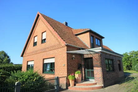 Straßenansicht - Haus kaufen in Dörverden - Gepflegtes Wohnen in Ortsrandlage