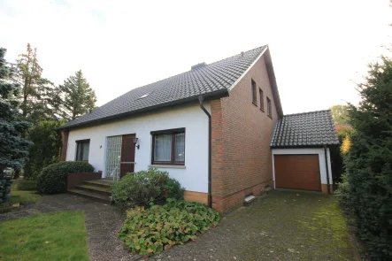 Straßenansicht - Haus kaufen in Verden - Ideal für die Familie