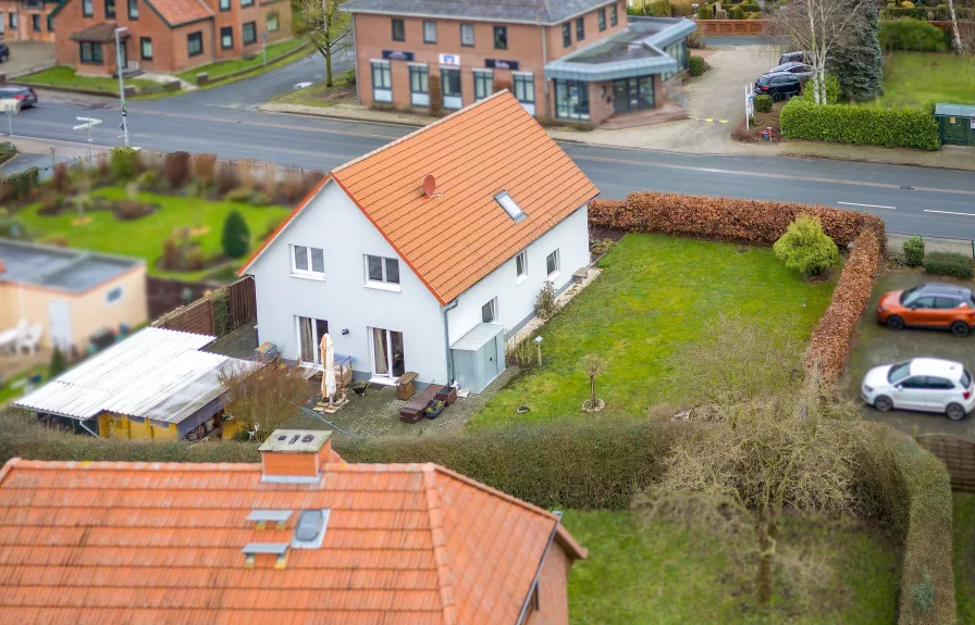 Giebelseite und Garten - Haus kaufen in Riede - Junges Haus sucht Familie!