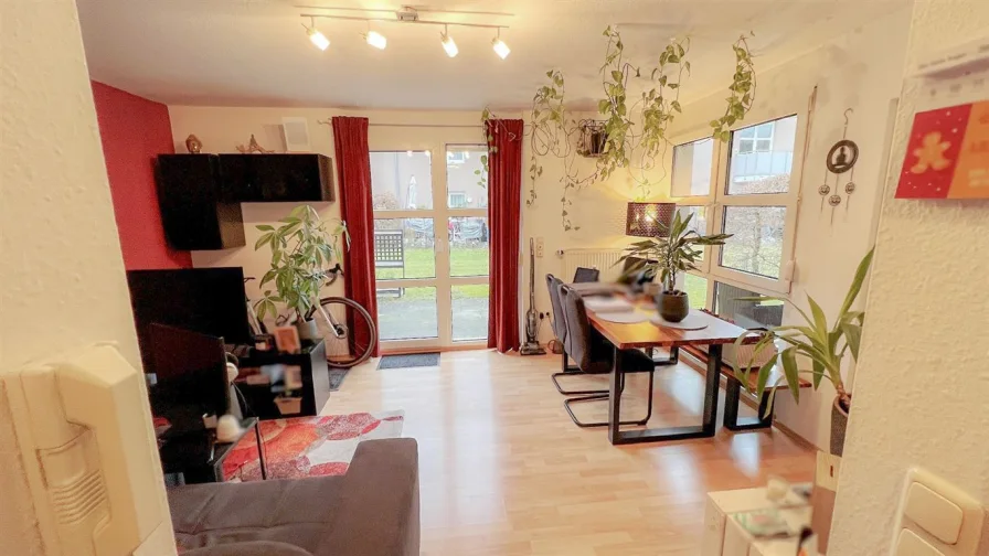 Diele zum Wohnzimmer - Wohnung kaufen in Erlangen - Sehr gepflegtes und modernes 2-Zi-EG-Apartment (48qm) mit Terrasse und TG-Stellpl. im Zentrum