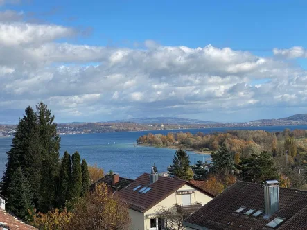 Blick DG - Haus kaufen in Konstanz-Wallhausen - Ein Ort der Entspannung: Ihr Rückzugsort mit Balkon, Dachterrasse und Garten