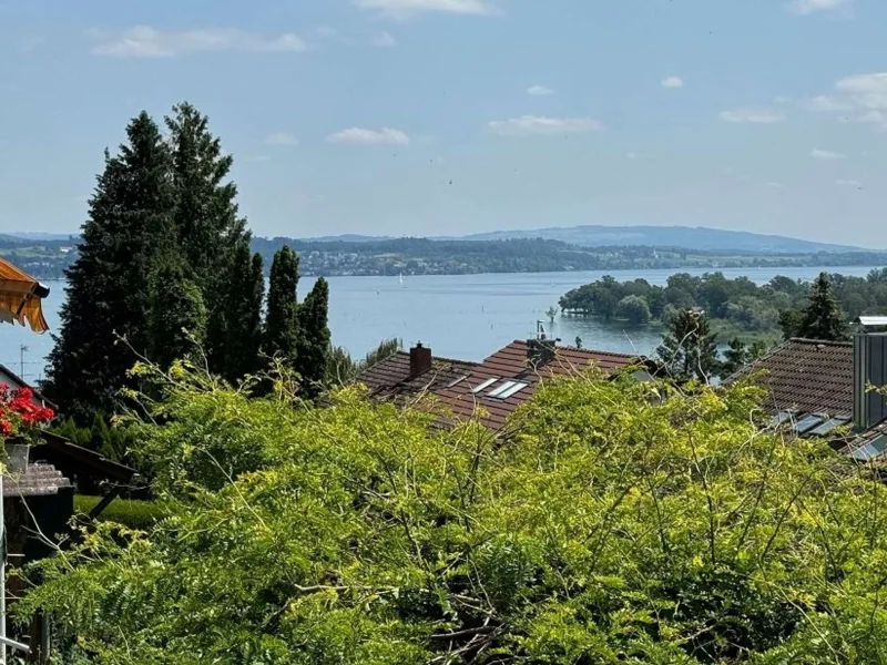 Balkon-Blick - Wohnung kaufen in Konstanz-Wallhausen - Charmantes Mittelhaus mit Seeblick und vielseitigen Rückzugsorten