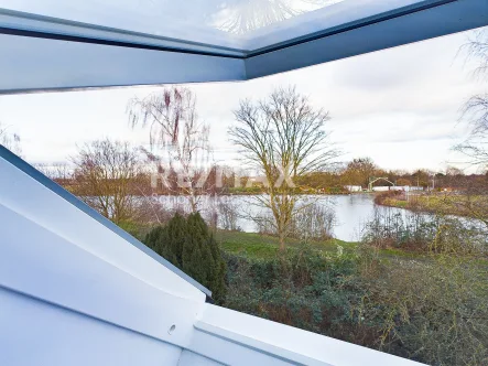 Blick aus der Küche  - Wohnung kaufen in Hannover - Wohnen am Wasser - Exklusive 3- Zimmer Wohnung nahe der Wasserstadt