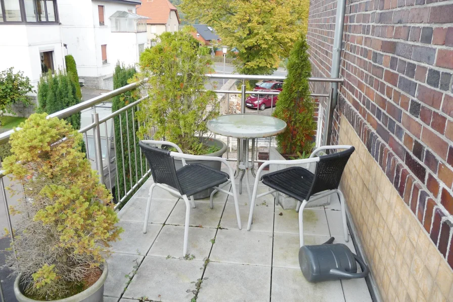 Balkon Eingangsseite mit Edelstahlgeländer