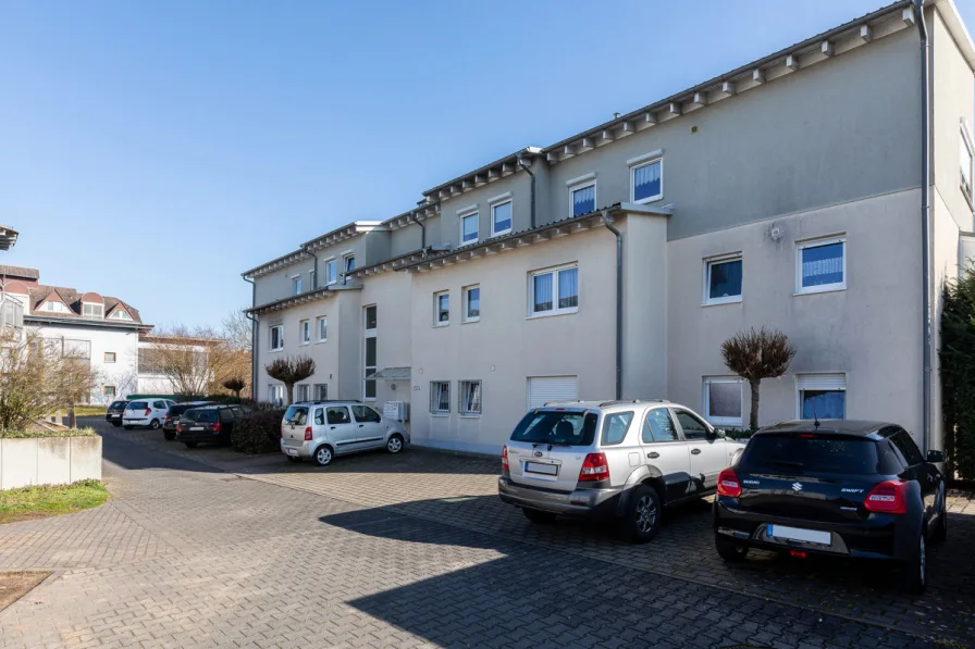 Hausansicht - Wohnung kaufen in Bruchköbel - Ideale Seniorenwohnung in Bruchköbel