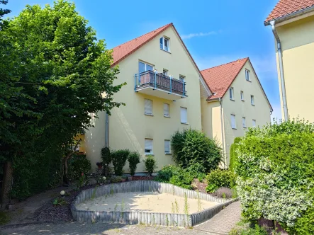 Hofseite - Wohnung kaufen in Königsbrück - Schöne 2 Raum Wohnung mit Terrasse in ruhiger Lage in Königsbrück