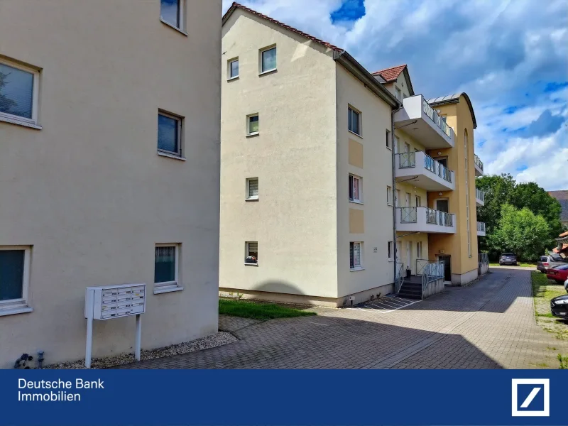 Aussen - Wohnung kaufen in Bad Lauchstädt - Schöne 2 Raum Wohnung mit Balkon in ruhiger Lage in Delitz