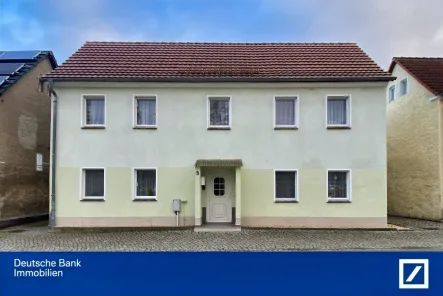 Straßenansicht - Haus kaufen in Reichenbach - Einfamilienhaus mit Möglichkeit zum Zweifamilienhaus