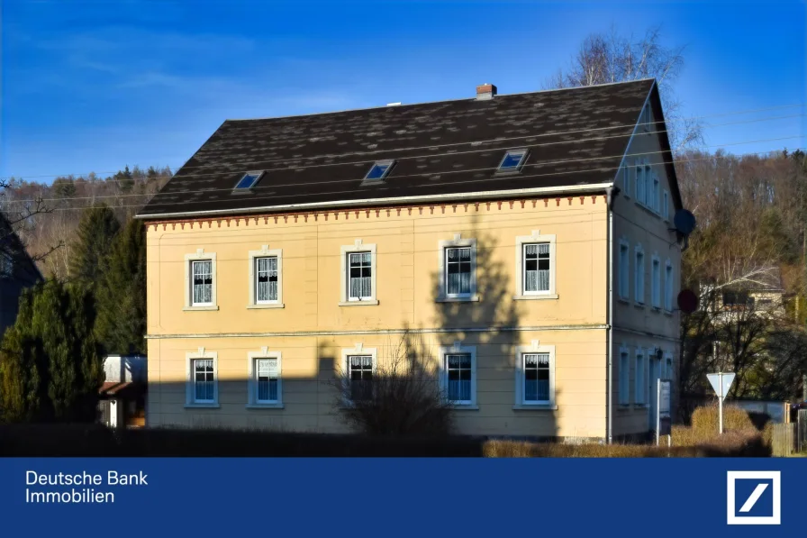 Straßenansicht - Haus kaufen in Sohland - Großzügiges Zweifamilienhaus-Platz für zwei Generationen