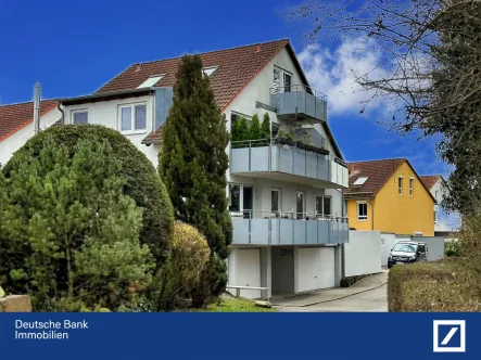 Außenansicht 1 - Wohnung kaufen in Herrenberg - Prima Starter-Wohnung in Herrenberg mit Balkon und Garage... und nur 5 Minuten bis zur S-Bahn.