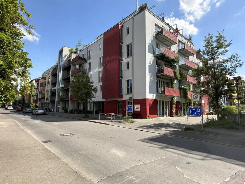 Außenansicht - Wohnung kaufen in Tübingen - Atelierwohnung im französischen Viertel. Wohnen und arbeiten verbinden oder reine Wohnnutzung.