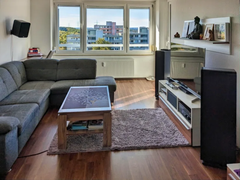 Wohnzimmer - Wohnung kaufen in Nürtingen - Weite Sicht und kleiner Preis ! Greifen Sie zu, bevor es zu spät ist !