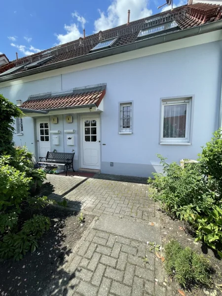 Hausansicht vorn - Haus kaufen in Königs Wusterhausen / Zeesen - Ruhig und sonnig gelegen mit kleinem Garten - Ihr neues zu Hause in Zeesen