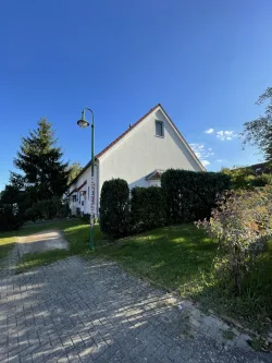 Reihenhaus-Anlage - Haus kaufen in Königs Wusterhausen / Zeesen - Ruhig und sonnig gelegen mit kleinem Garten - Ihr neues zu Hause in Zeesen