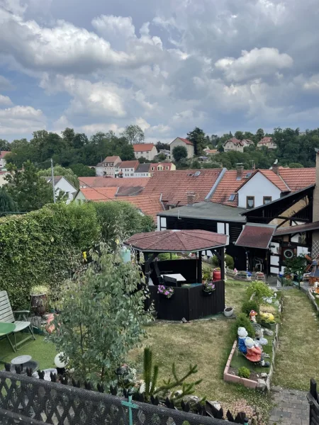 Ausblick vom Garten  - Haus kaufen in Stadtroda - Zur Selbstnutzung und Anlage - Wohn- und Geschäftshaus im Zentrum von Stadtroda