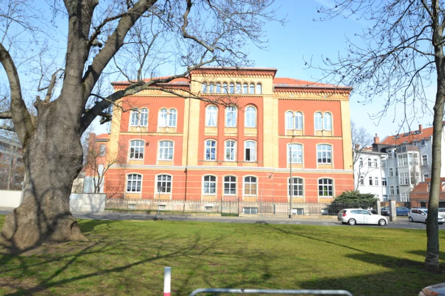 Ansicht vorn - Wohnung mieten in Erfurt - 2 Raumwohnung in der alten Frauenklinik mit Wohnberechtigungsschein.