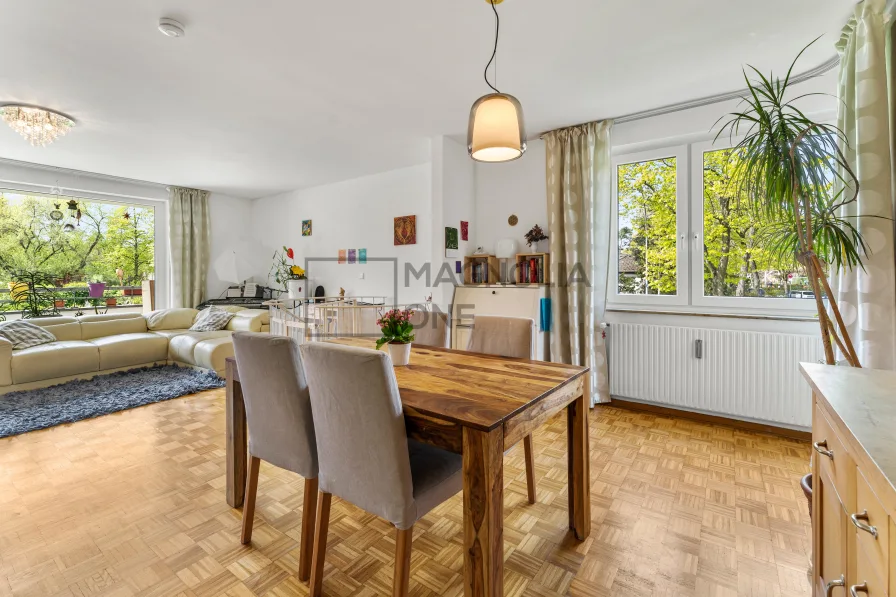 Wohnzimmer - Wohnung kaufen in Berlin - Exklusive 3,5-Zimmer-Maisonettewohnung in Dahlem mit sonnigem Balkon und Tiefgaragenstellplatz