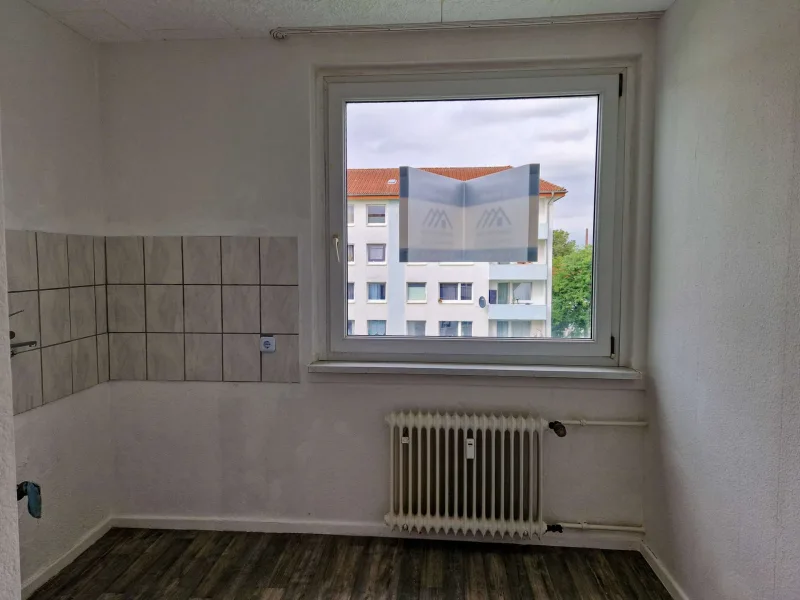 mit großem Fenster