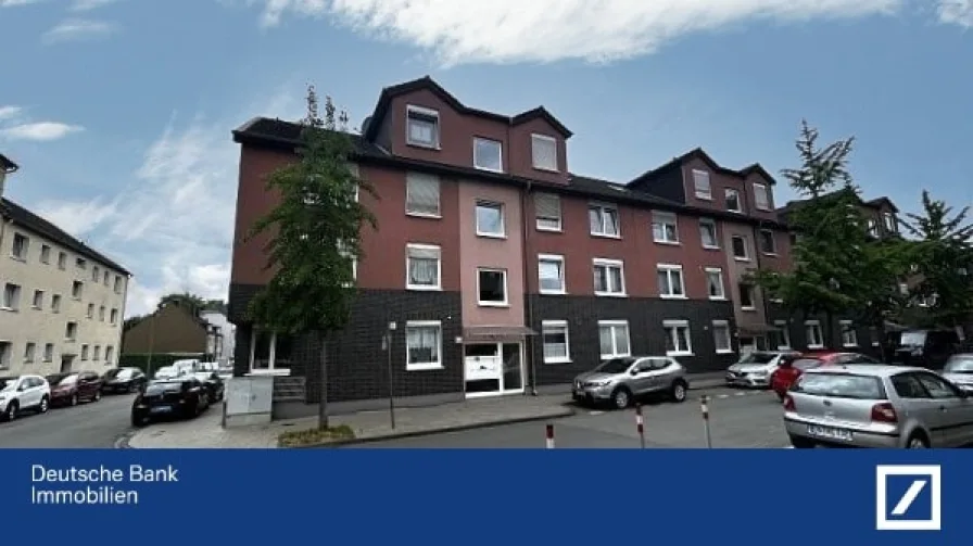 Strassenansicht - Wohnung kaufen in Duisburg - Sehr schön geschnittene  Dachgeschosswohnung mit Balkon  