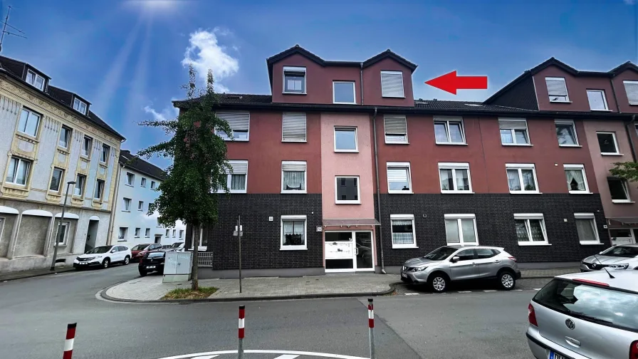 Strassenansicht - Wohnung kaufen in Duisburg - Sehr schön geschnittene  Dachgeschosswohnung mit Balkon  