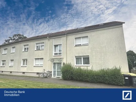 Vorderansicht - Wohnung kaufen in Duisburg - Erdgeschosswohnung mit Balkon, Garage, 2 Stellplätze und Garten zum vermieten oder selbst nutzen