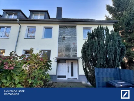 Hausansicht - Wohnung kaufen in Essen - Schöne 2-Zimmerwohnung mit  Balkon im 1.OG