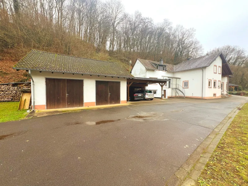 Ansicht Garagen und Carport