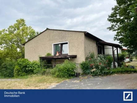 Ostgiebel - Haus kaufen in Prötzel - Sofort frei und mit Keller, Garage und Carport ausgestattet