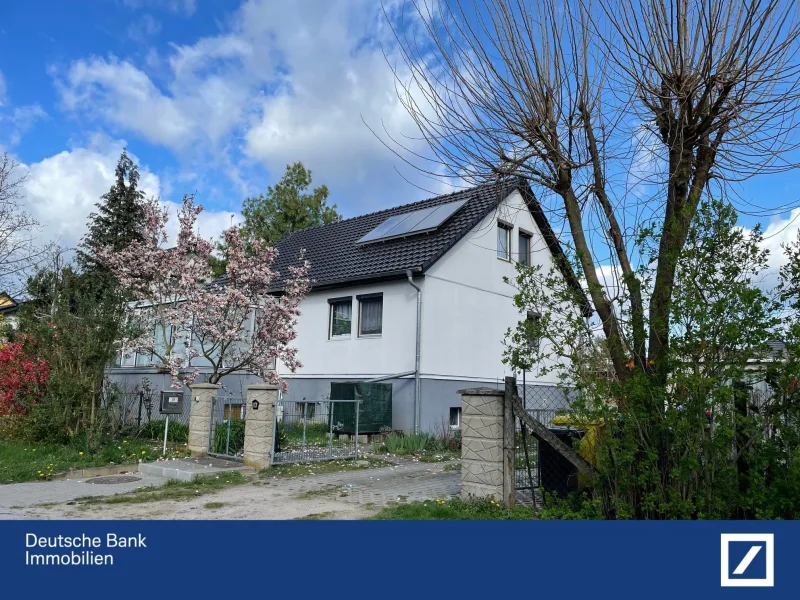 Südseite mit Wintergarten - Haus kaufen in Frankfurt - Provisionsfrei - mit Einbauküche, Keller, Garage und Carport